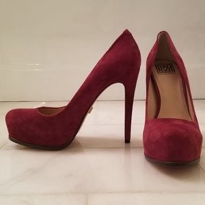 NWOT Suede Pour Le Victoire Irina Pumps 9.5